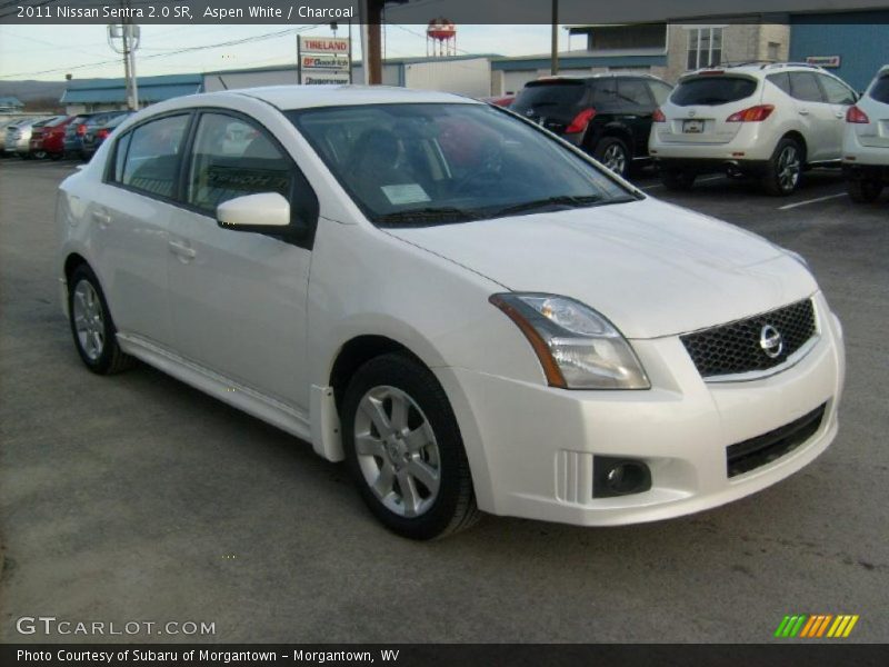 Front 3/4 View of 2011 Sentra 2.0 SR