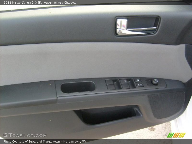 Aspen White / Charcoal 2011 Nissan Sentra 2.0 SR