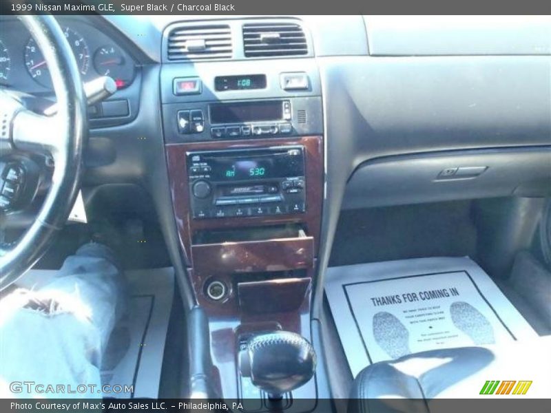 Super Black / Charcoal Black 1999 Nissan Maxima GLE