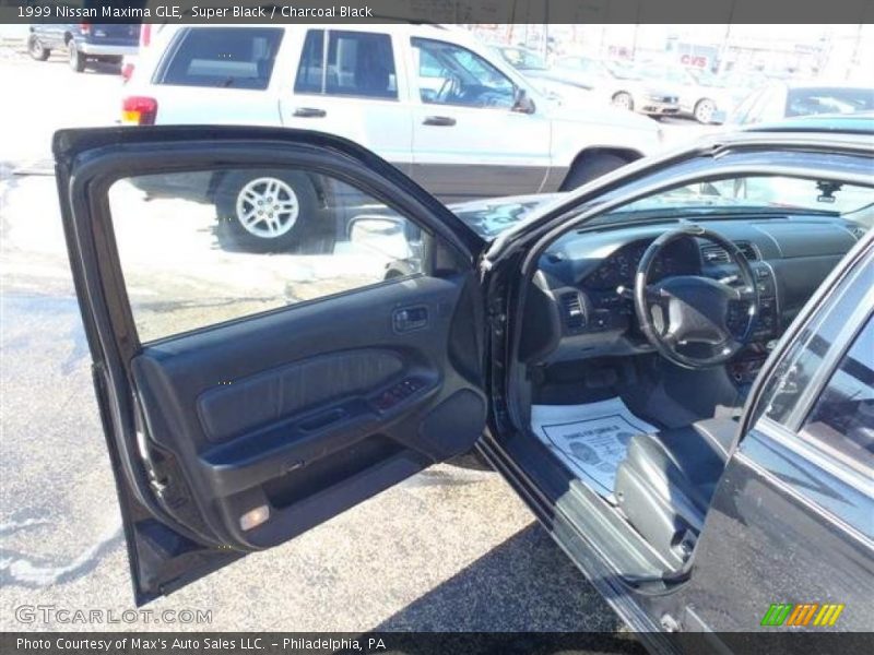 Super Black / Charcoal Black 1999 Nissan Maxima GLE