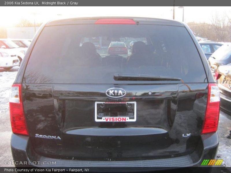 Midnight Black / Gray 2006 Kia Sedona LX