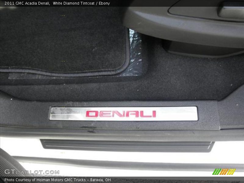 White Diamond Tintcoat / Ebony 2011 GMC Acadia Denali