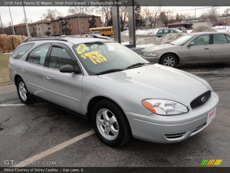 Front 3/4 View of 2005 Taurus SE Wagon