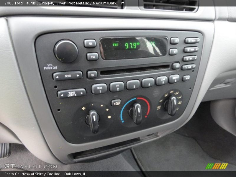 Controls of 2005 Taurus SE Wagon