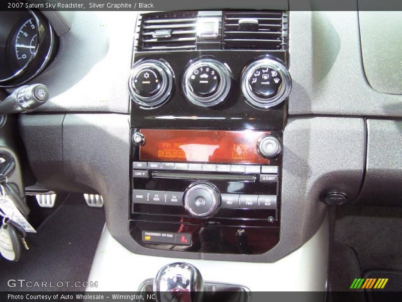 Controls of 2007 Sky Roadster