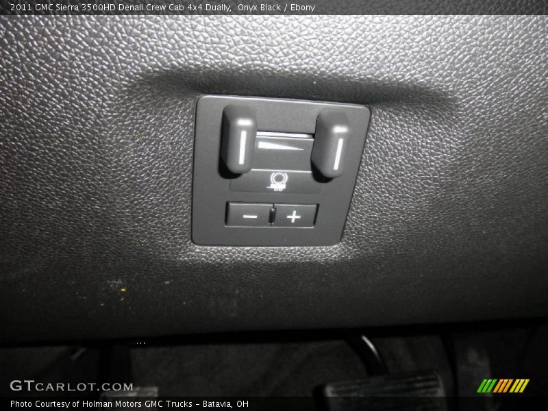 Onyx Black / Ebony 2011 GMC Sierra 3500HD Denali Crew Cab 4x4 Dually