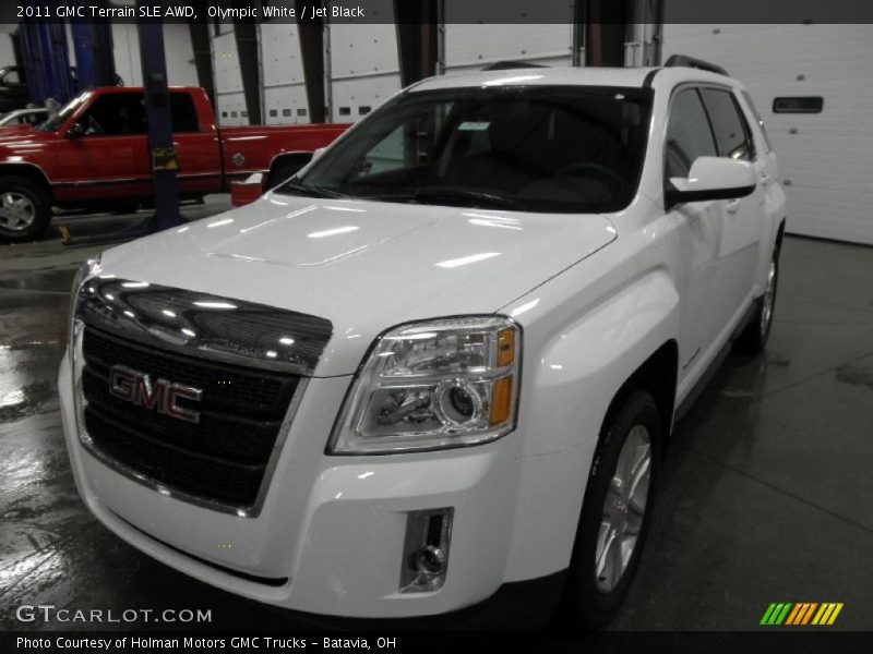 Front 3/4 View of 2011 Terrain SLE AWD