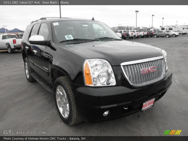 Front 3/4 View of 2011 Yukon SLT 4x4