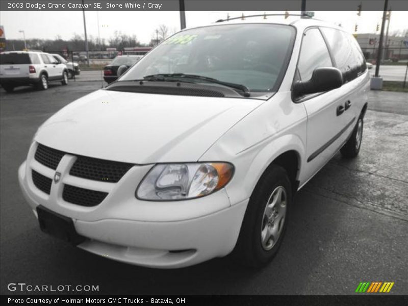 Front 3/4 View of 2003 Grand Caravan SE