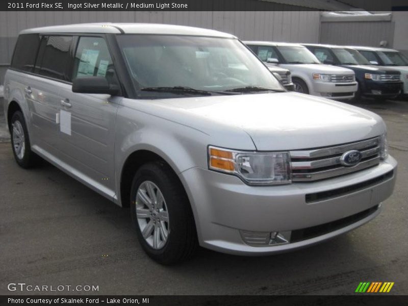 Front 3/4 View of 2011 Flex SE