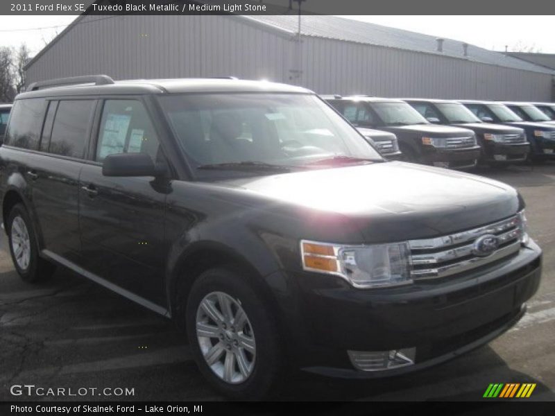 Tuxedo Black Metallic / Medium Light Stone 2011 Ford Flex SE