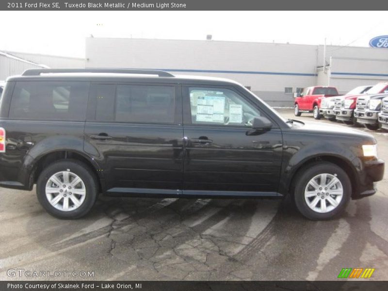 Tuxedo Black Metallic / Medium Light Stone 2011 Ford Flex SE