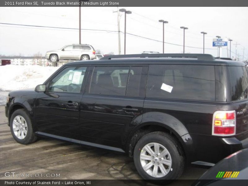 Tuxedo Black Metallic / Medium Light Stone 2011 Ford Flex SE