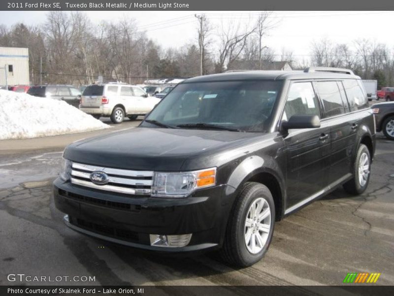 Front 3/4 View of 2011 Flex SE