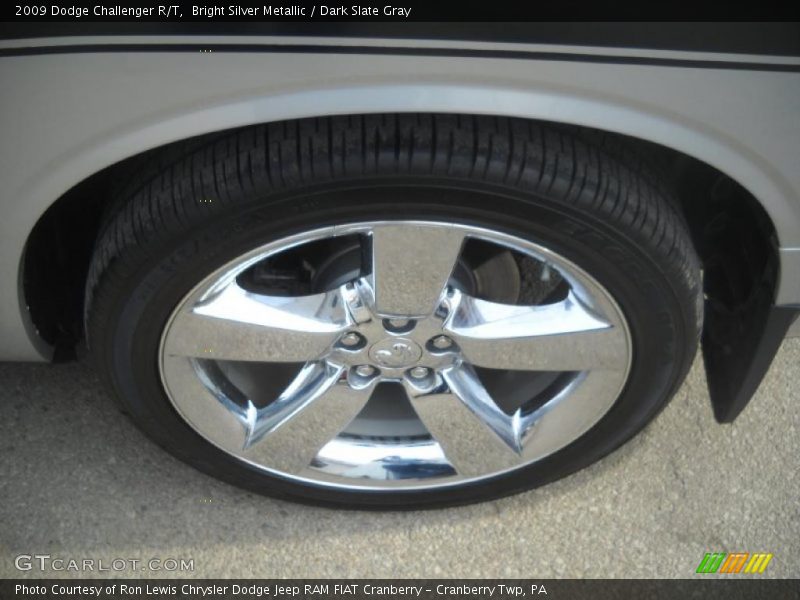 Bright Silver Metallic / Dark Slate Gray 2009 Dodge Challenger R/T
