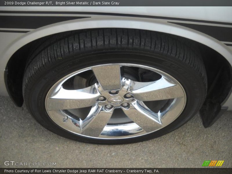 Bright Silver Metallic / Dark Slate Gray 2009 Dodge Challenger R/T