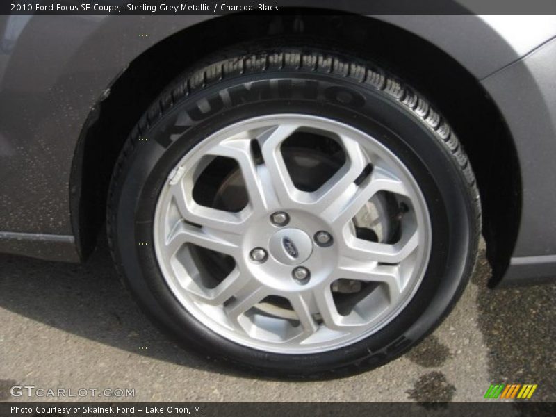 Sterling Grey Metallic / Charcoal Black 2010 Ford Focus SE Coupe