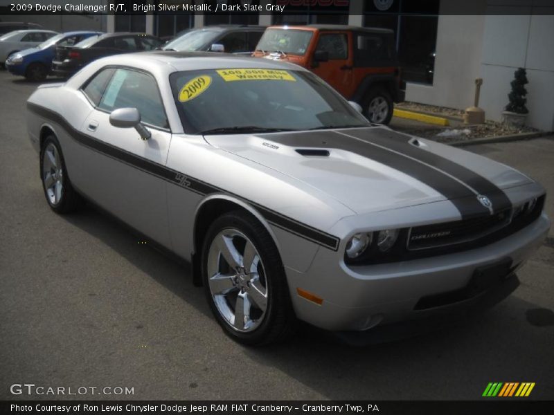 Front 3/4 View of 2009 Challenger R/T