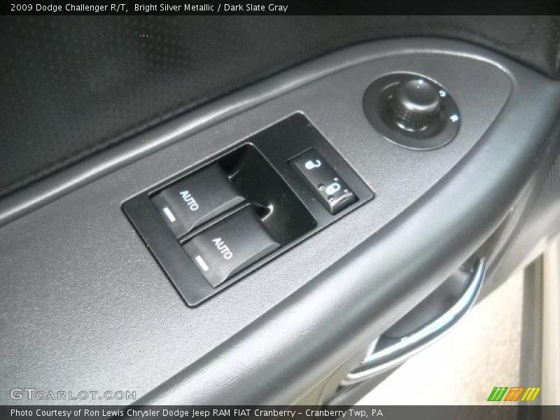 Bright Silver Metallic / Dark Slate Gray 2009 Dodge Challenger R/T