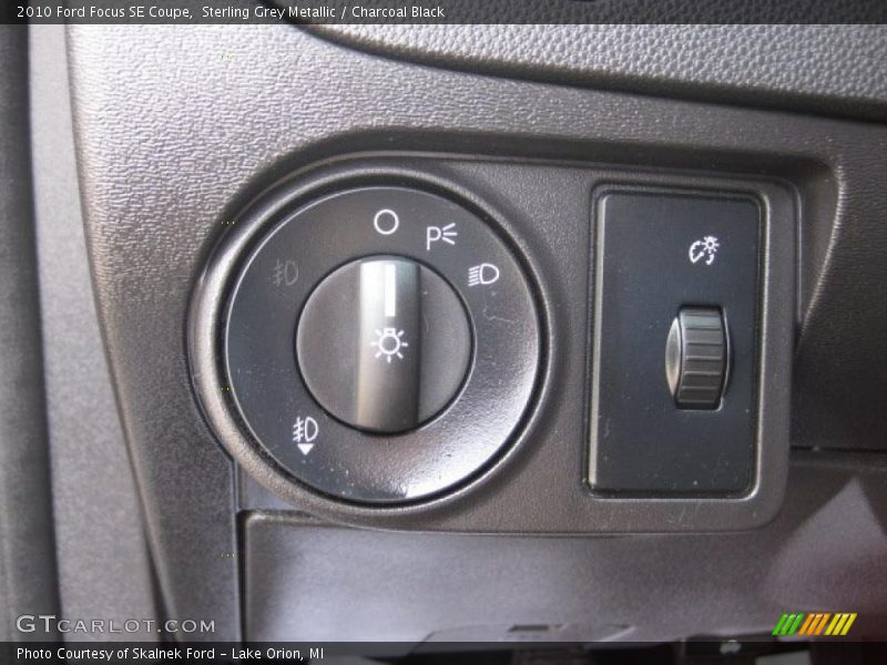 Sterling Grey Metallic / Charcoal Black 2010 Ford Focus SE Coupe