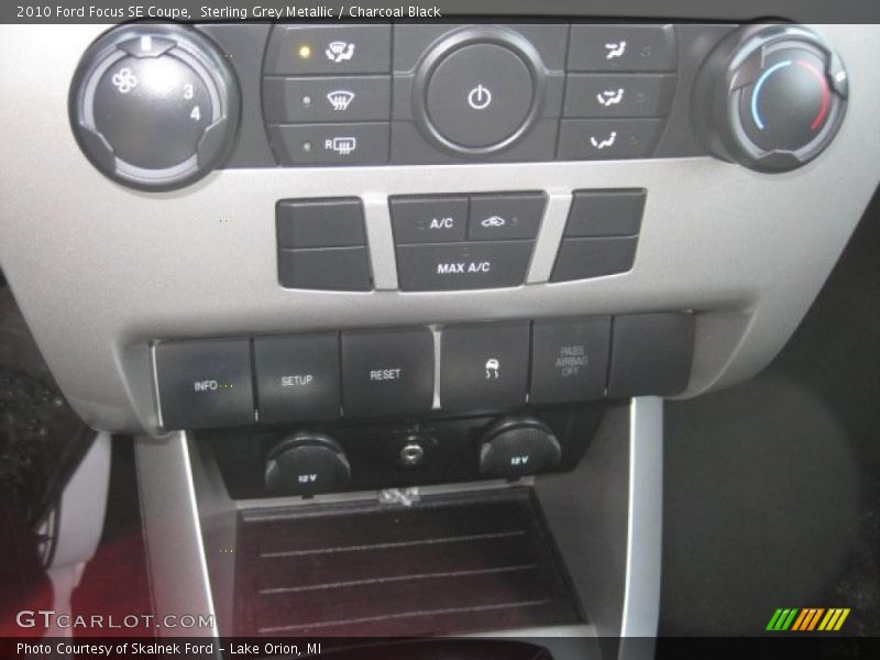 Sterling Grey Metallic / Charcoal Black 2010 Ford Focus SE Coupe