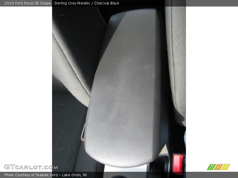 Sterling Grey Metallic / Charcoal Black 2010 Ford Focus SE Coupe