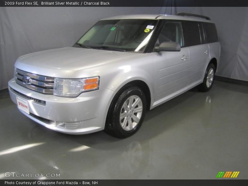 Brilliant Silver Metallic / Charcoal Black 2009 Ford Flex SE
