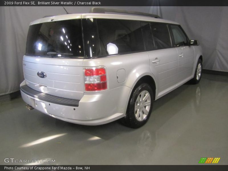 Brilliant Silver Metallic / Charcoal Black 2009 Ford Flex SE