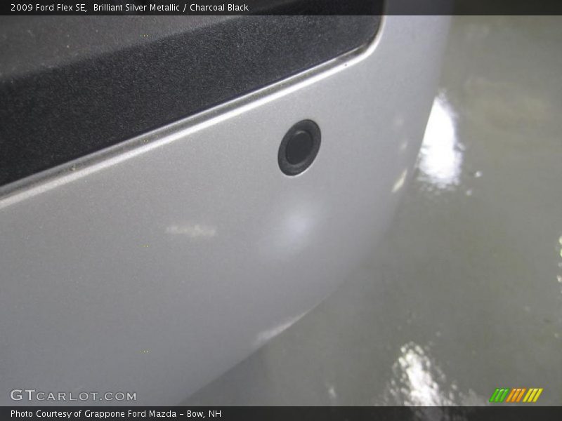 Brilliant Silver Metallic / Charcoal Black 2009 Ford Flex SE