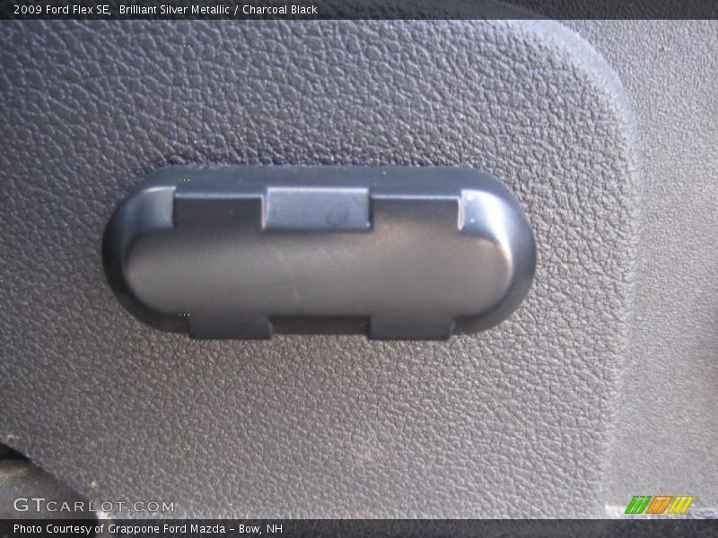 Brilliant Silver Metallic / Charcoal Black 2009 Ford Flex SE