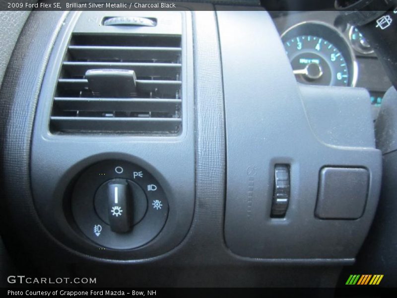 Brilliant Silver Metallic / Charcoal Black 2009 Ford Flex SE