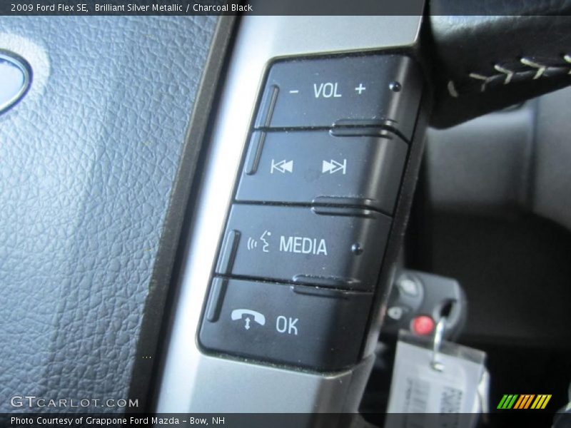 Brilliant Silver Metallic / Charcoal Black 2009 Ford Flex SE