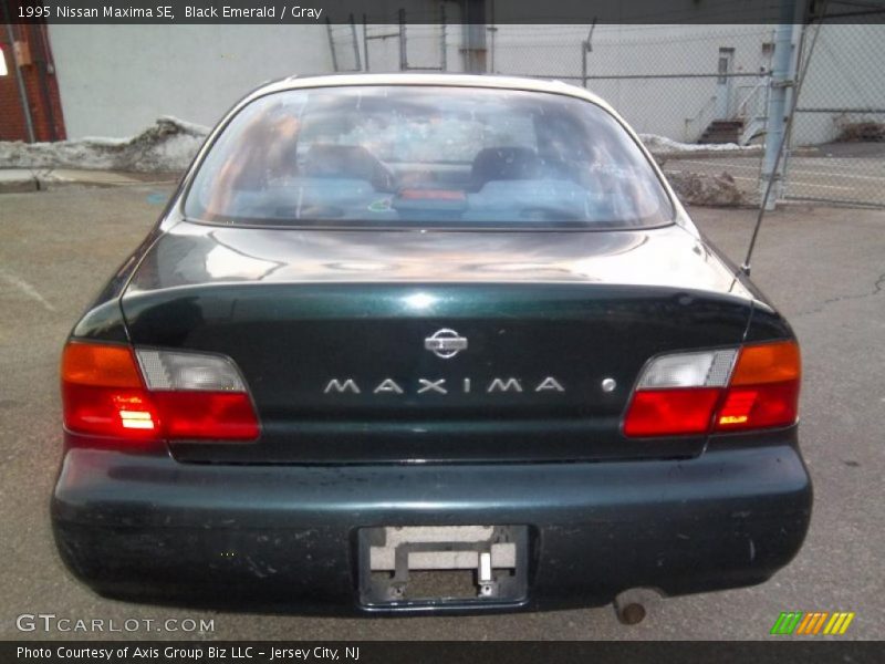 Black Emerald / Gray 1995 Nissan Maxima SE