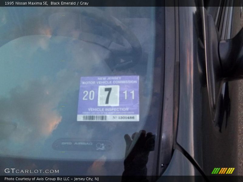 Black Emerald / Gray 1995 Nissan Maxima SE