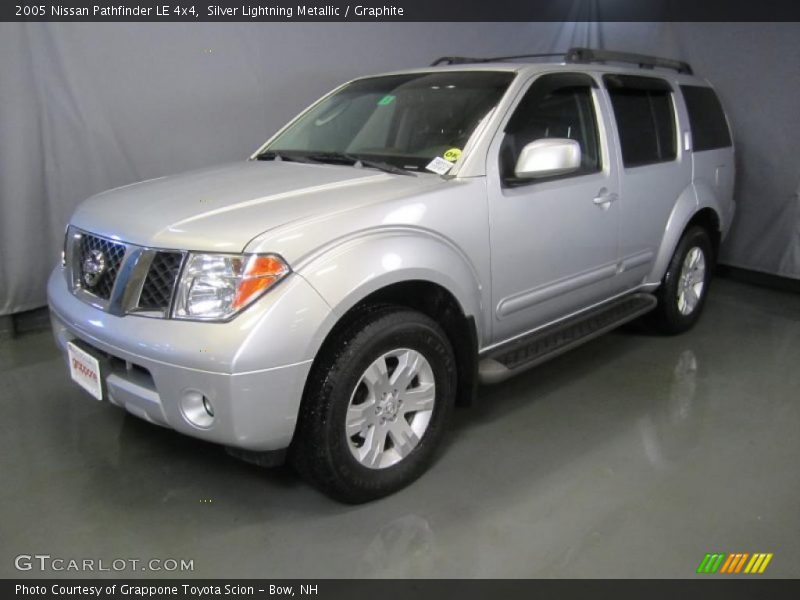 Silver Lightning Metallic / Graphite 2005 Nissan Pathfinder LE 4x4