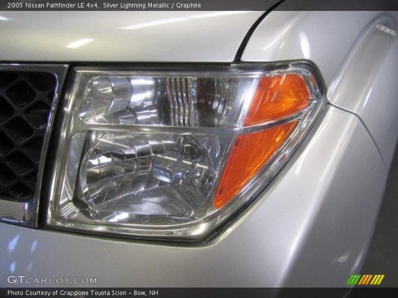 Silver Lightning Metallic / Graphite 2005 Nissan Pathfinder LE 4x4