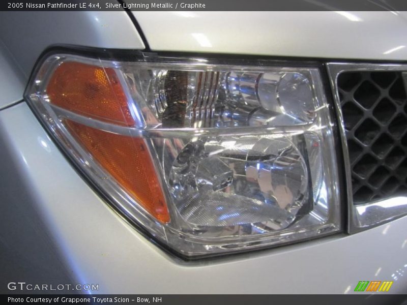 Silver Lightning Metallic / Graphite 2005 Nissan Pathfinder LE 4x4