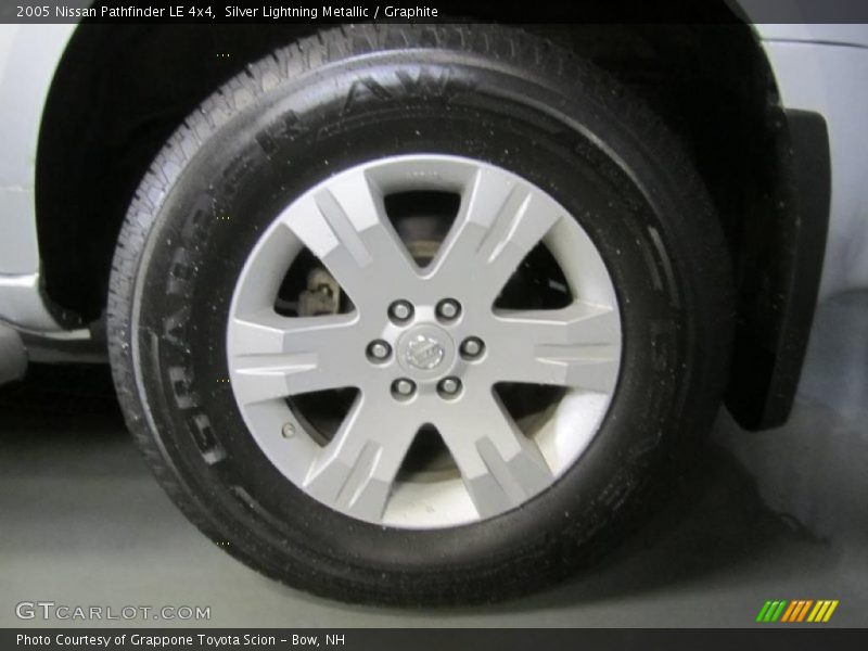Silver Lightning Metallic / Graphite 2005 Nissan Pathfinder LE 4x4