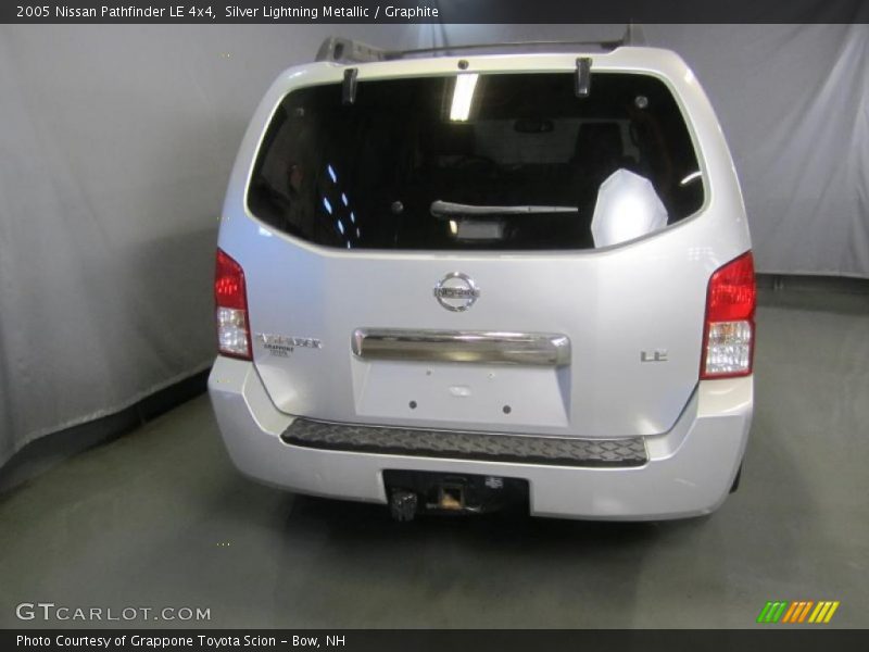 Silver Lightning Metallic / Graphite 2005 Nissan Pathfinder LE 4x4