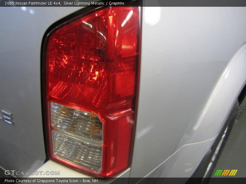 Silver Lightning Metallic / Graphite 2005 Nissan Pathfinder LE 4x4