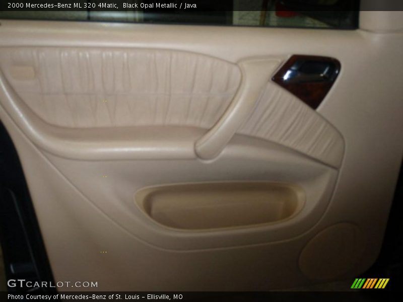 Black Opal Metallic / Java 2000 Mercedes-Benz ML 320 4Matic