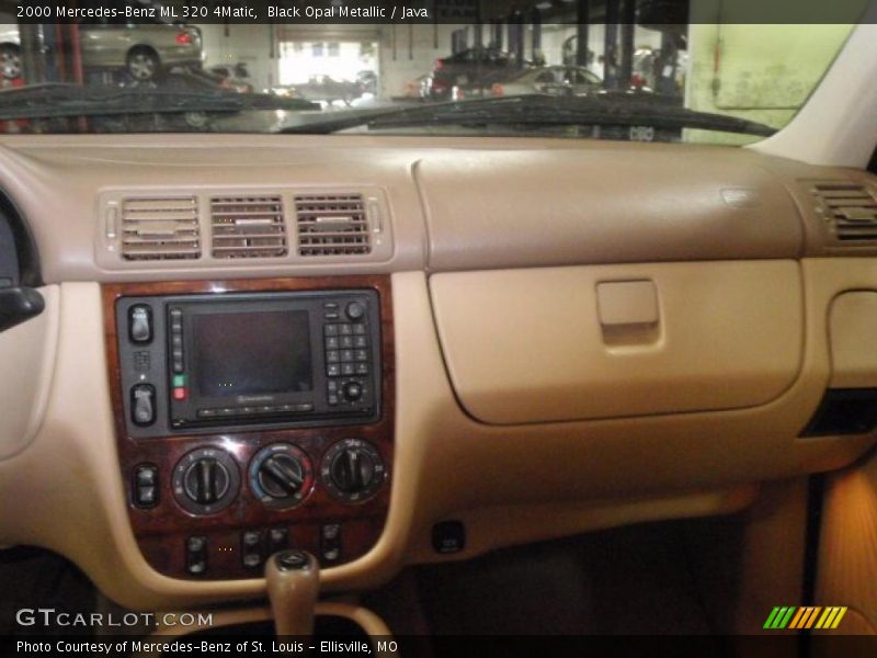 Black Opal Metallic / Java 2000 Mercedes-Benz ML 320 4Matic