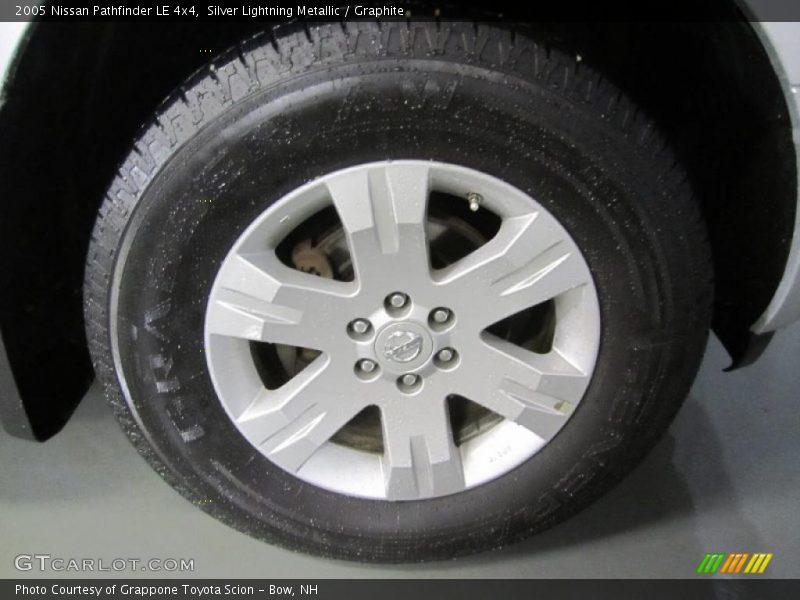 Silver Lightning Metallic / Graphite 2005 Nissan Pathfinder LE 4x4