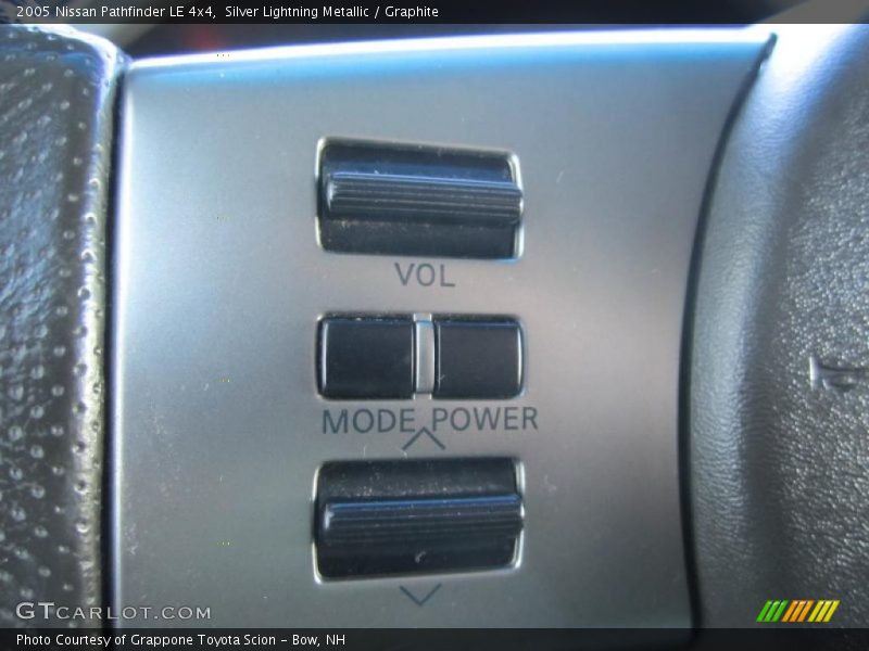 Silver Lightning Metallic / Graphite 2005 Nissan Pathfinder LE 4x4