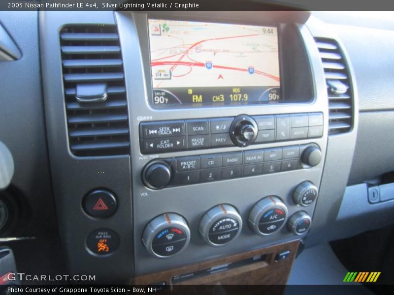 Silver Lightning Metallic / Graphite 2005 Nissan Pathfinder LE 4x4