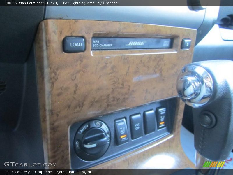 Silver Lightning Metallic / Graphite 2005 Nissan Pathfinder LE 4x4
