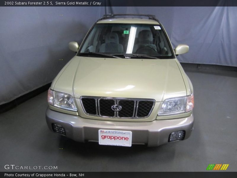 Sierra Gold Metallic / Gray 2002 Subaru Forester 2.5 S