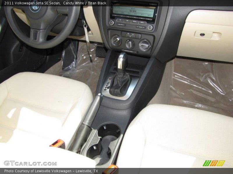 Candy White / Titan Black 2011 Volkswagen Jetta SE Sedan