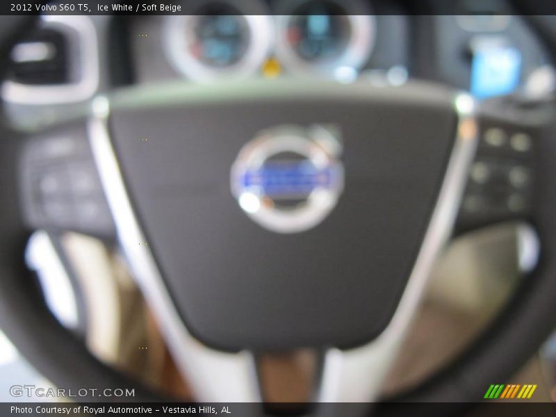 Ice White / Soft Beige 2012 Volvo S60 T5