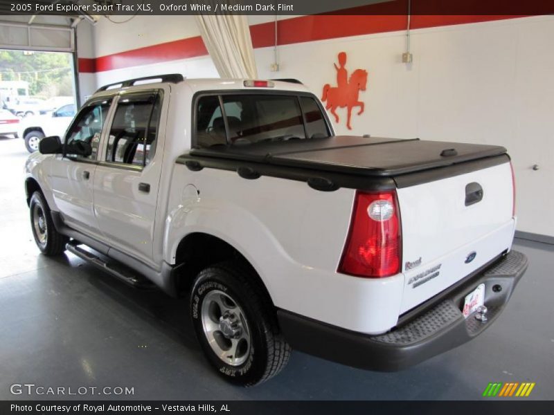 Oxford White / Medium Dark Flint 2005 Ford Explorer Sport Trac XLS
